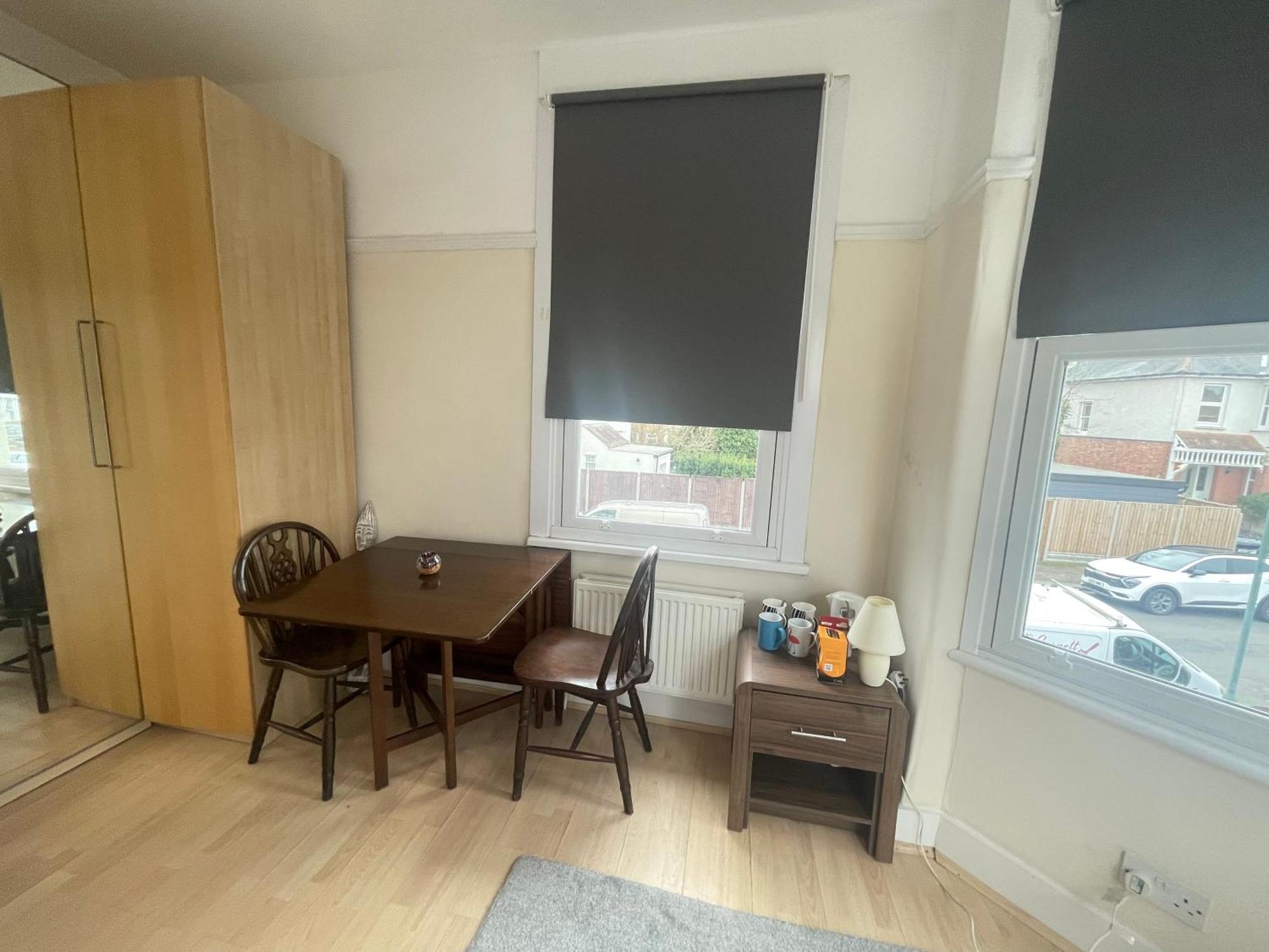 Room With Private Bathroom And Shared Kitchen London Eksteriør billede
