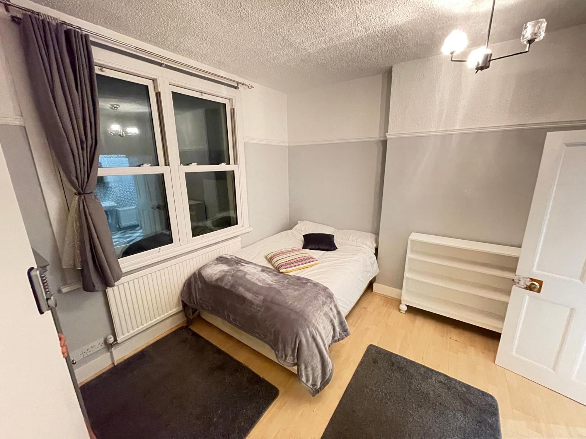 Room With Private Bathroom And Shared Kitchen London Eksteriør billede