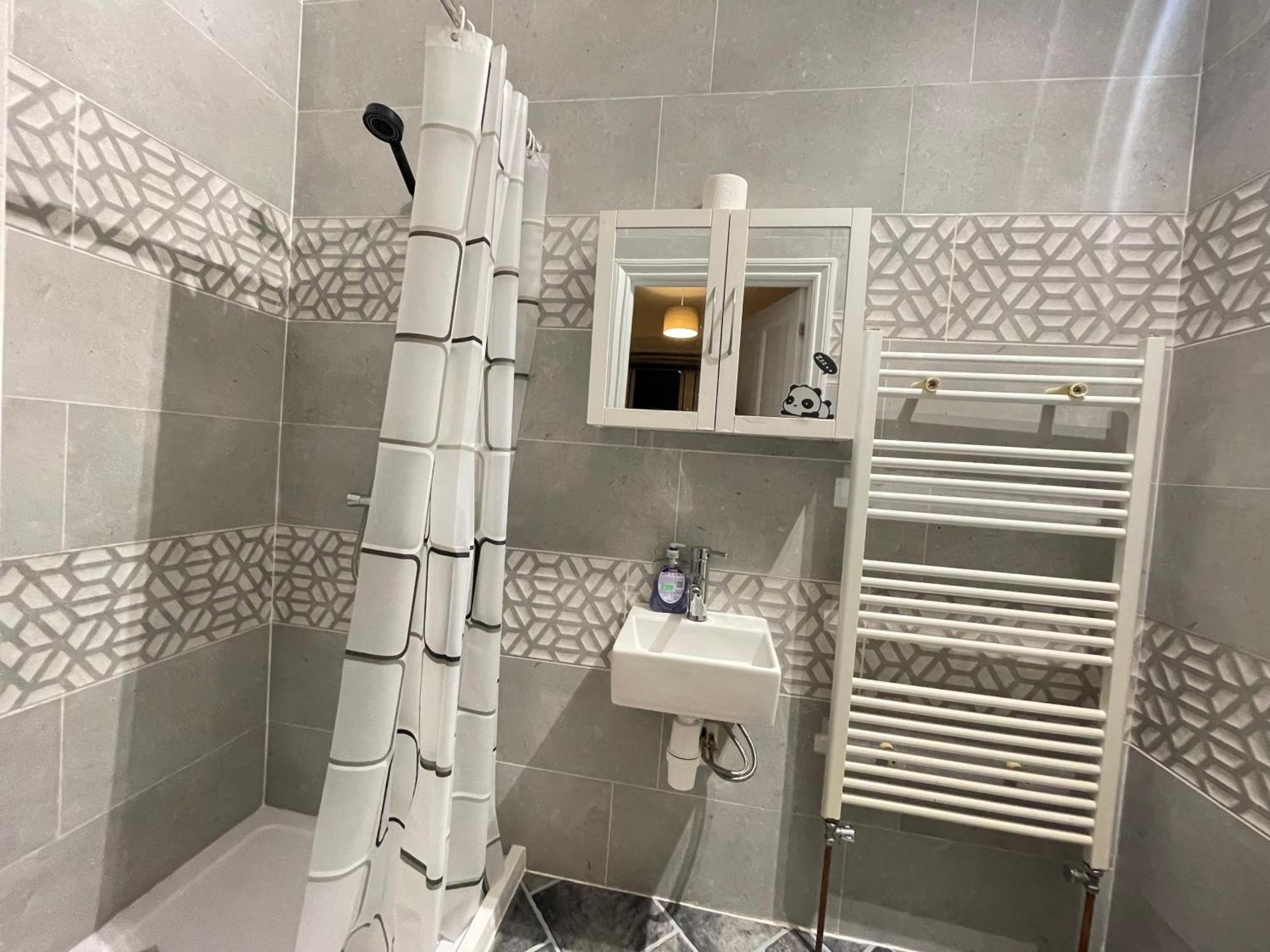 Room With Private Bathroom And Shared Kitchen London Eksteriør billede