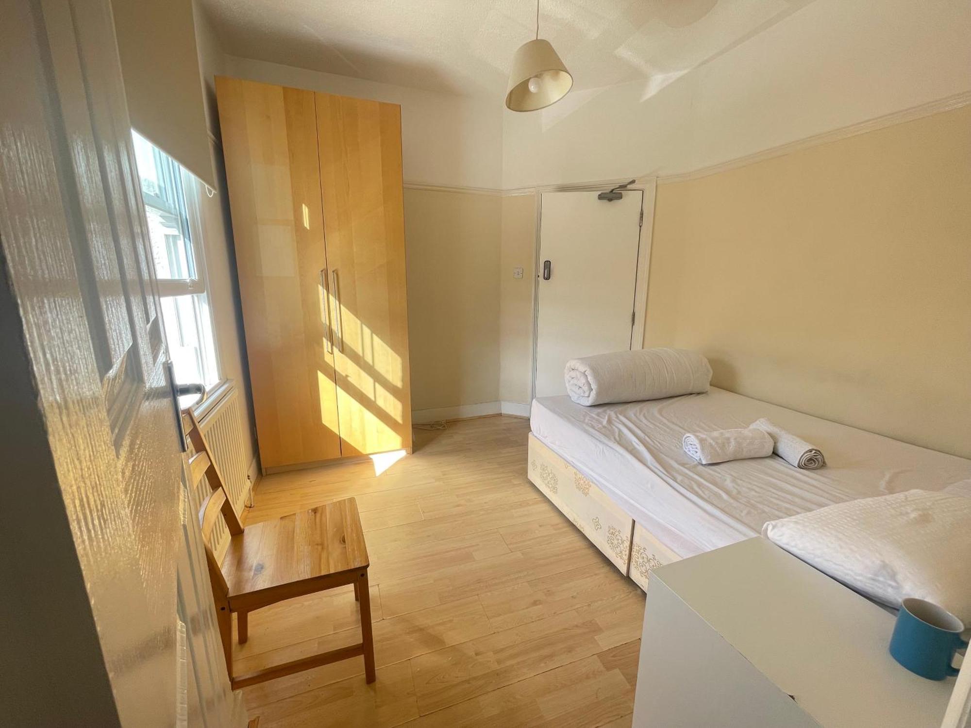 Room With Private Bathroom And Shared Kitchen London Eksteriør billede