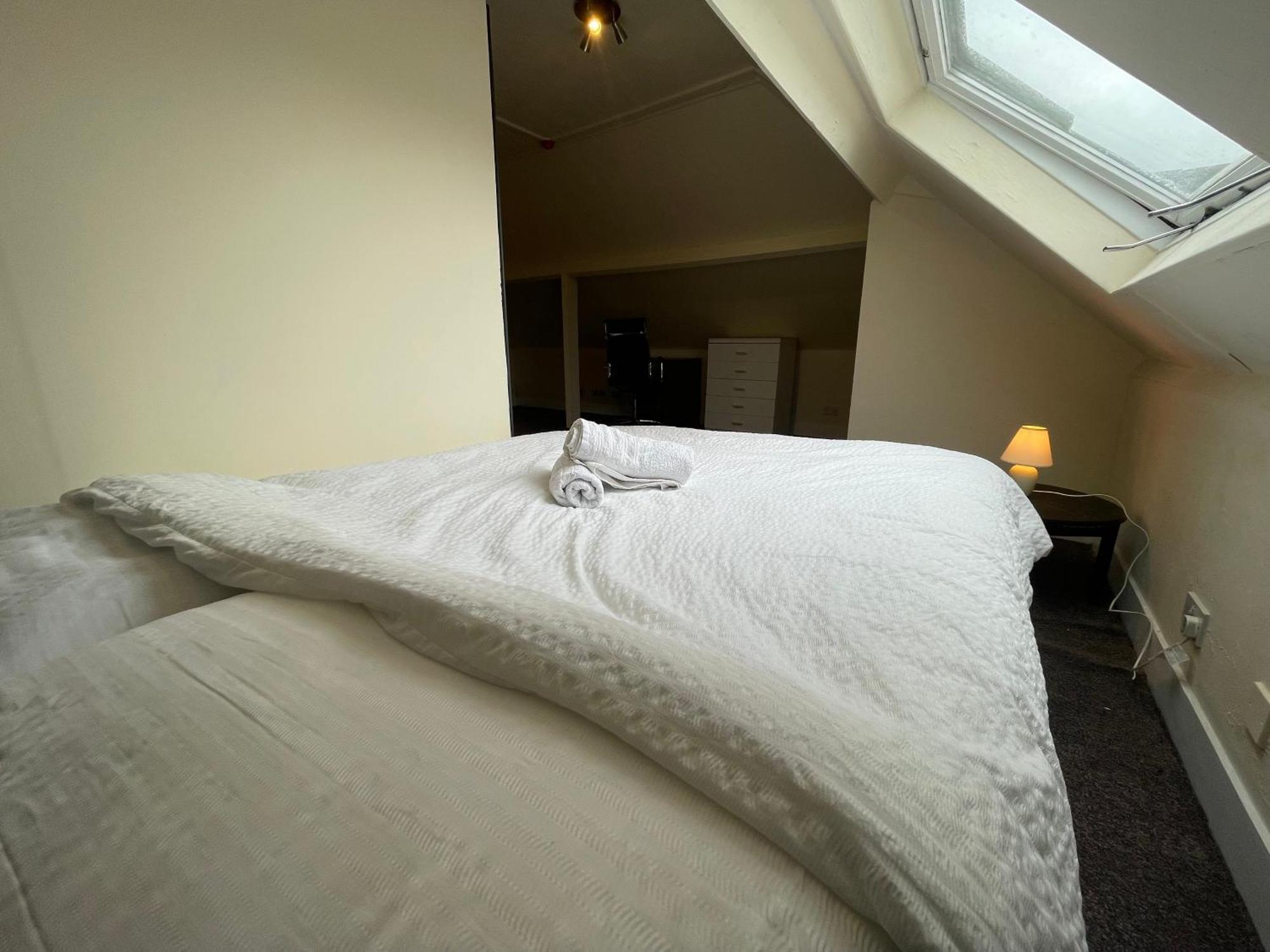 Room With Private Bathroom And Shared Kitchen London Eksteriør billede