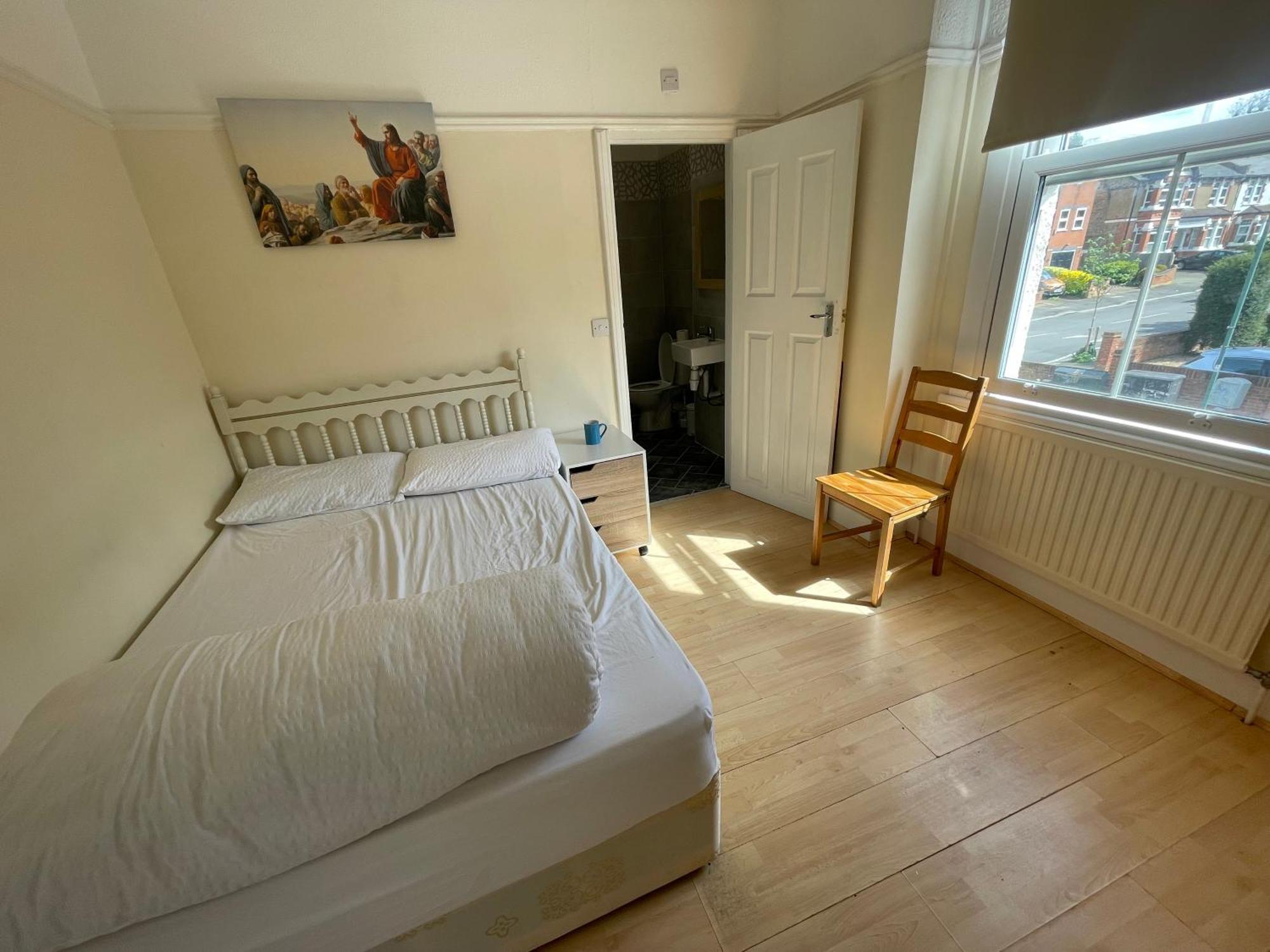 Room With Private Bathroom And Shared Kitchen London Eksteriør billede