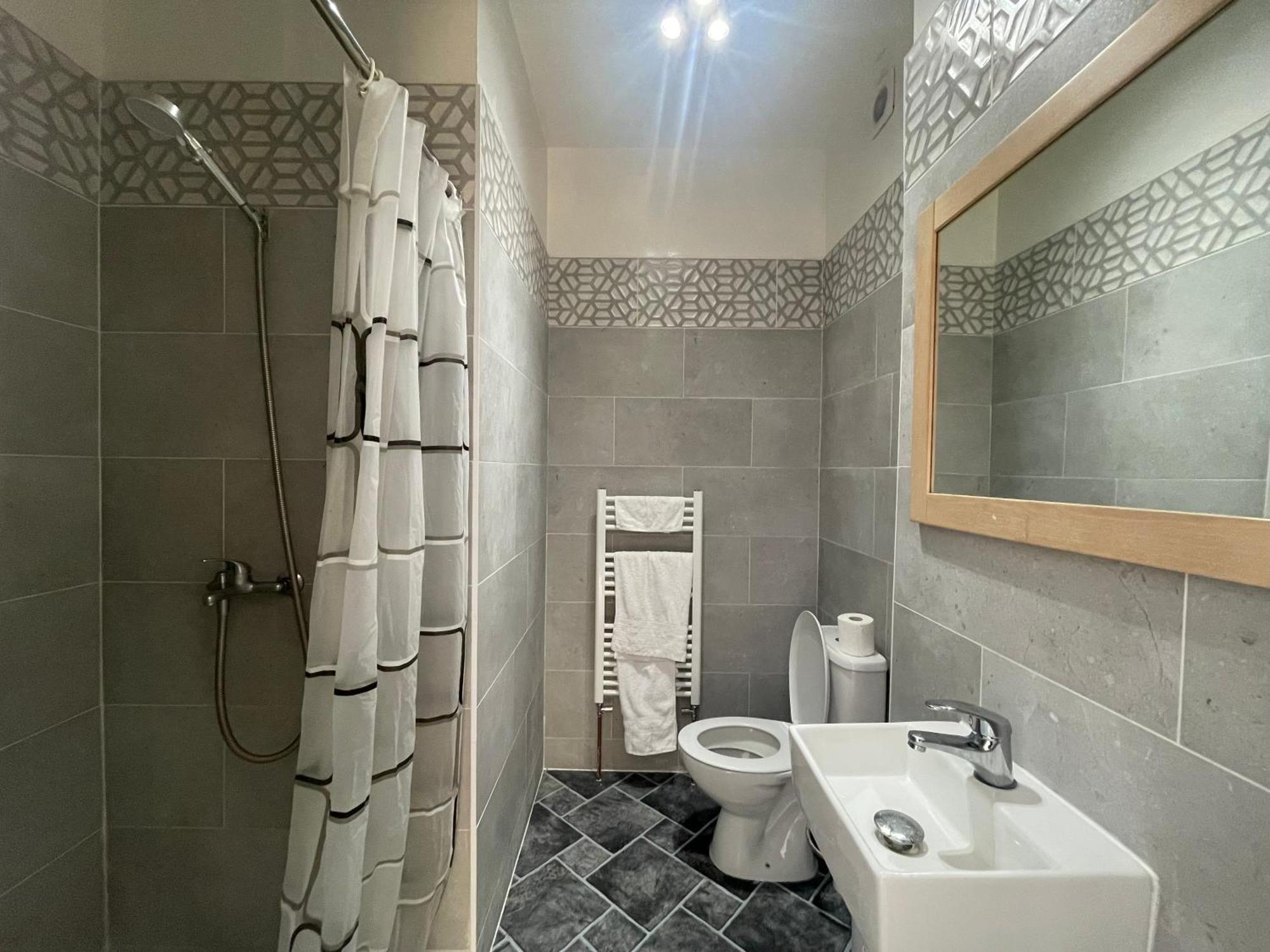 Room With Private Bathroom And Shared Kitchen London Eksteriør billede
