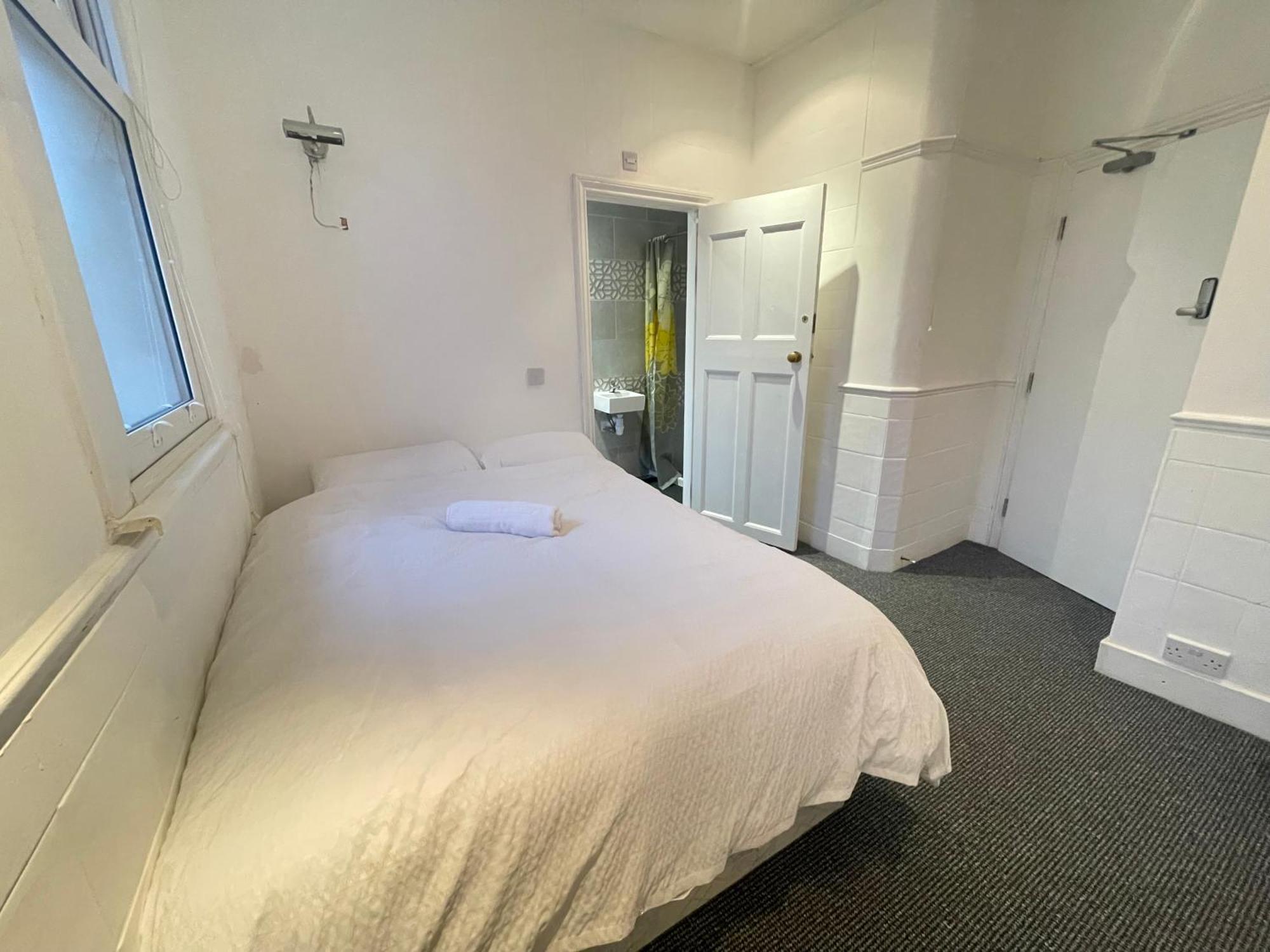 Room With Private Bathroom And Shared Kitchen London Eksteriør billede