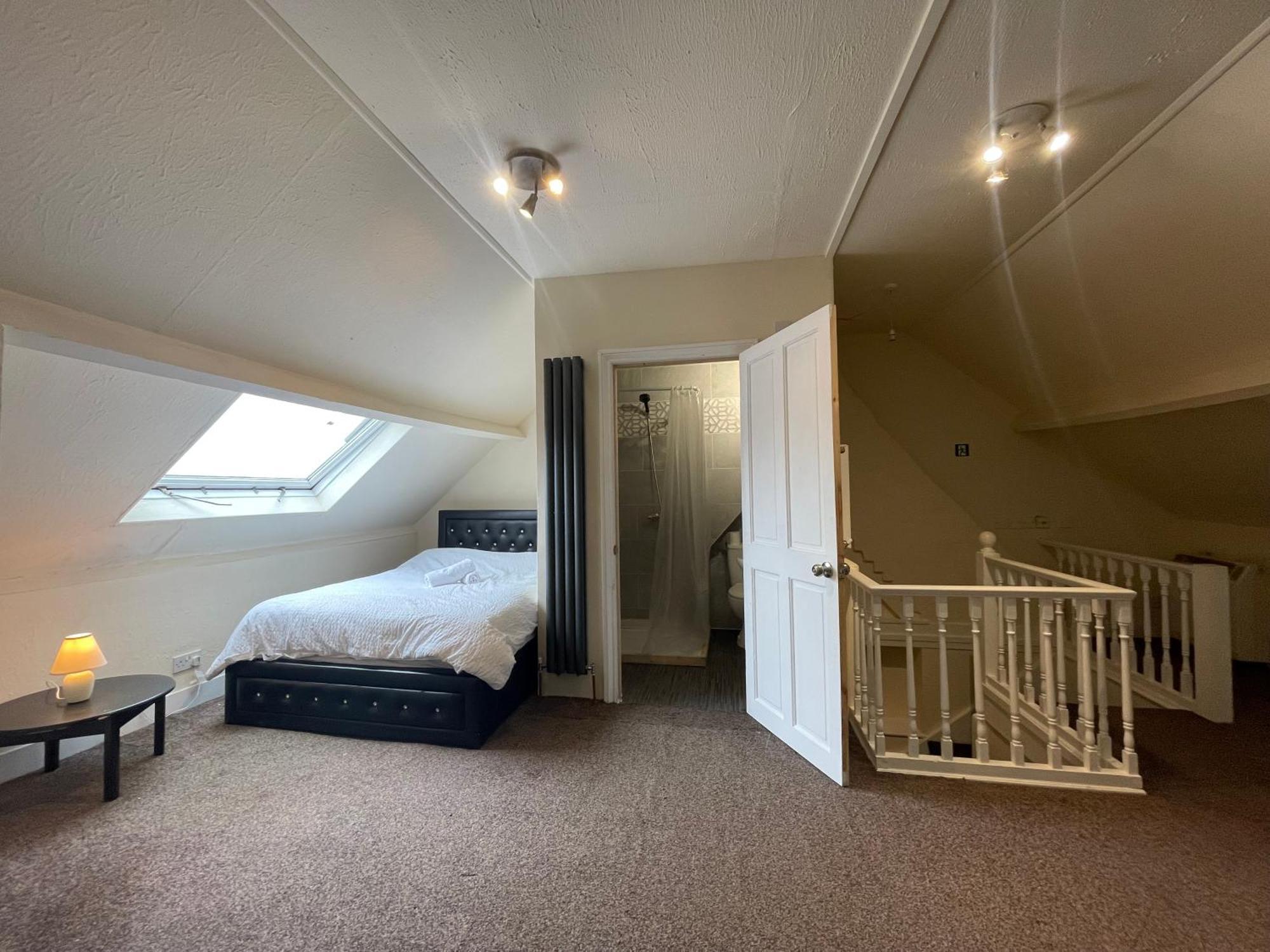 Room With Private Bathroom And Shared Kitchen London Eksteriør billede