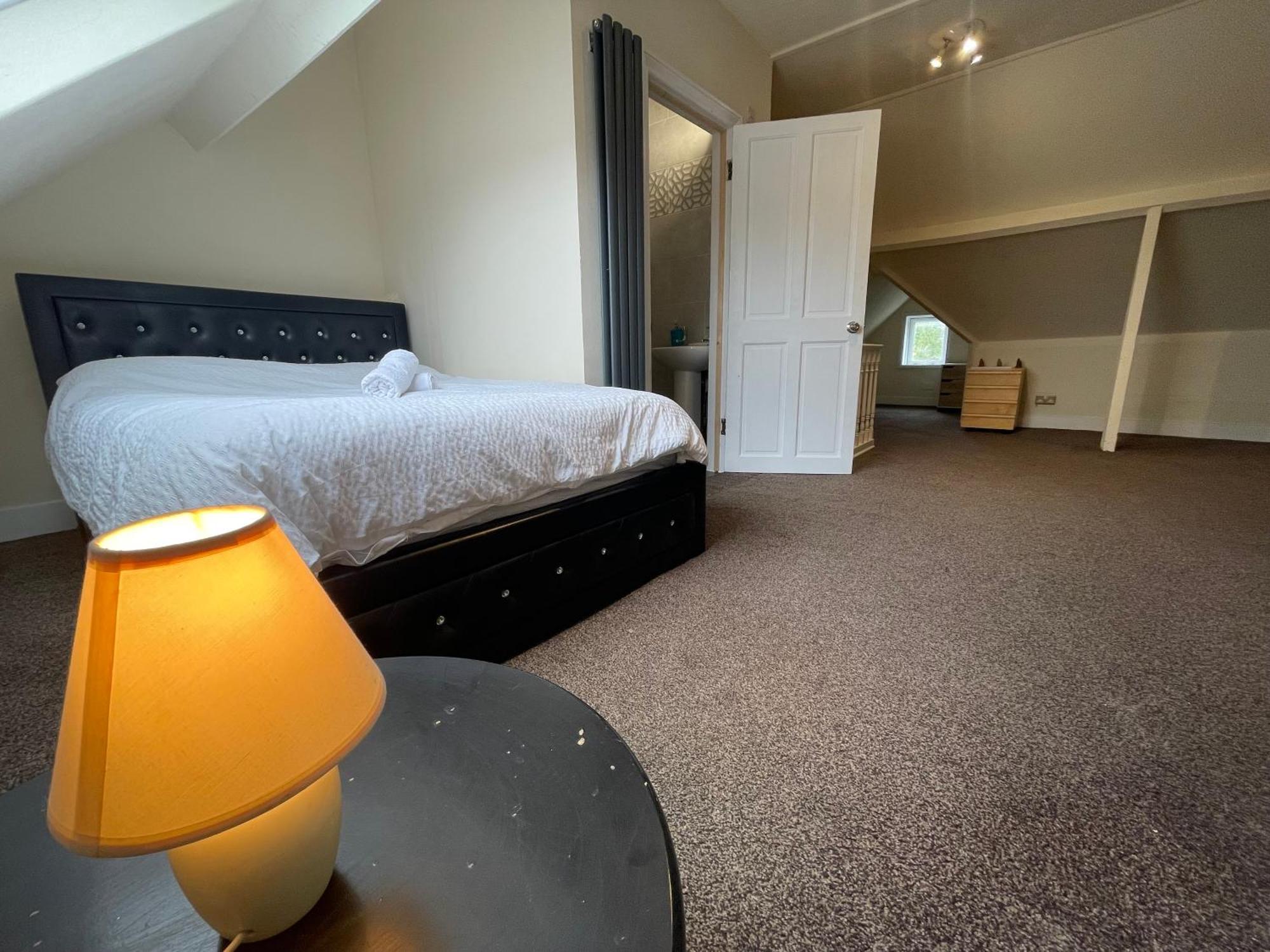 Room With Private Bathroom And Shared Kitchen London Eksteriør billede