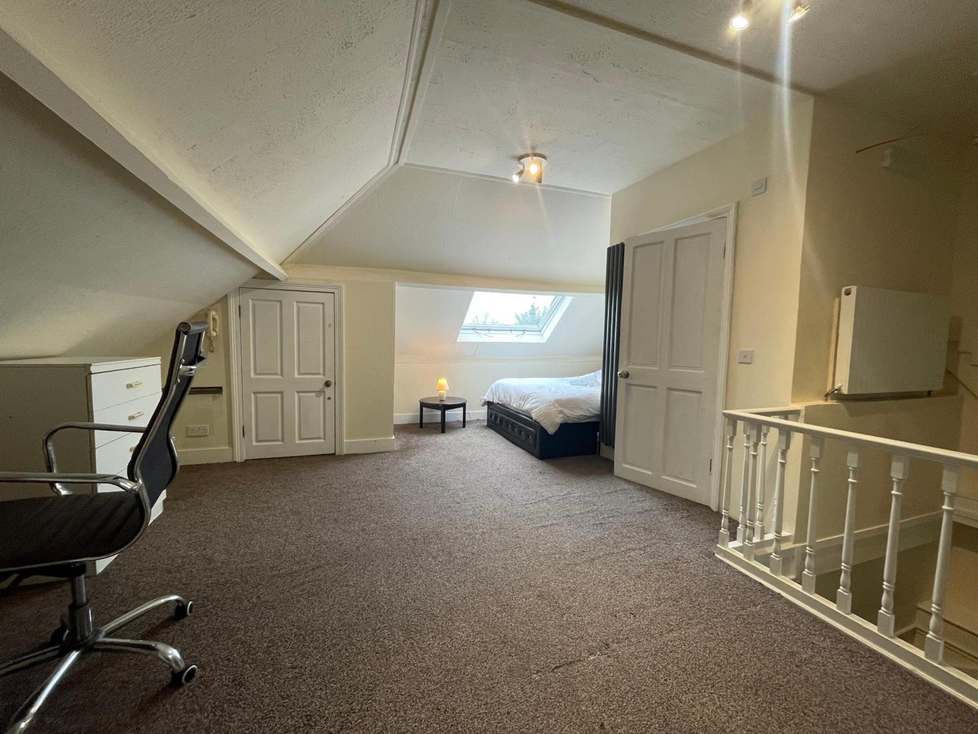 Room With Private Bathroom And Shared Kitchen London Eksteriør billede
