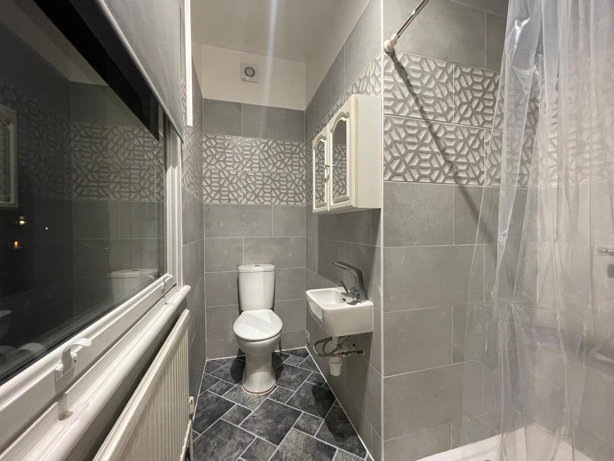 Room With Private Bathroom And Shared Kitchen London Eksteriør billede