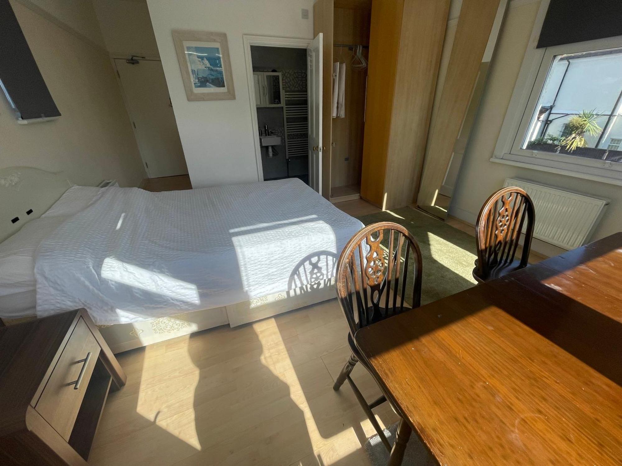 Room With Private Bathroom And Shared Kitchen London Eksteriør billede