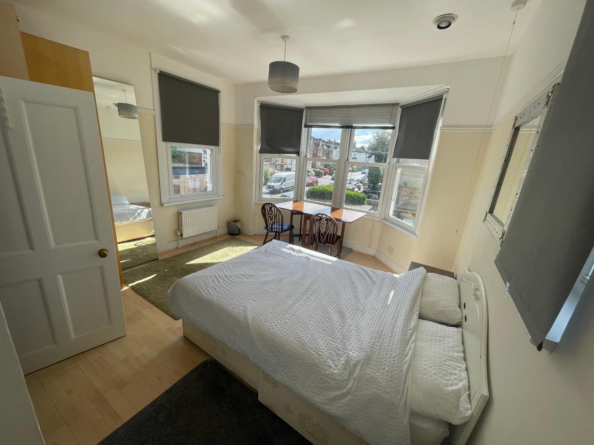 Room With Private Bathroom And Shared Kitchen London Eksteriør billede
