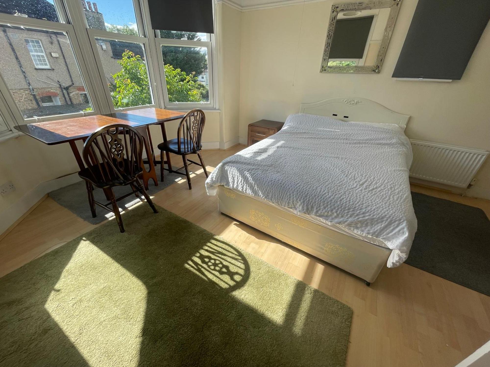 Room With Private Bathroom And Shared Kitchen London Eksteriør billede